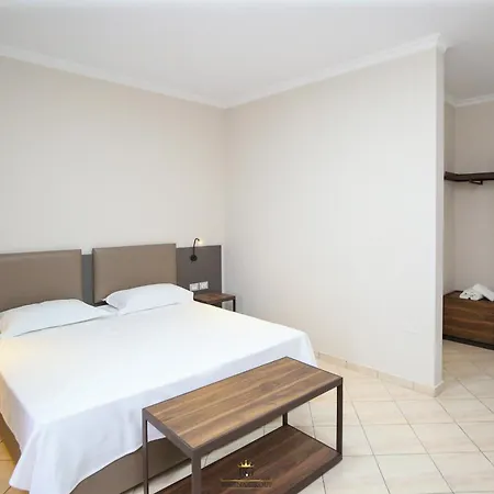 Regina Garden Hotel 4*