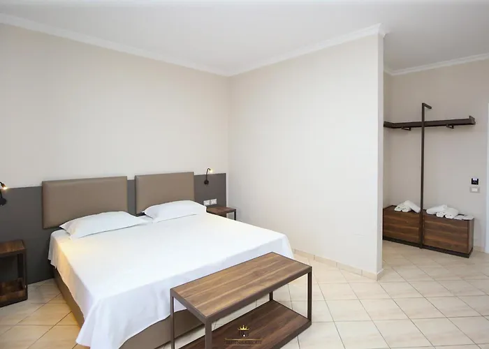 Regina Garden Hotel 4*