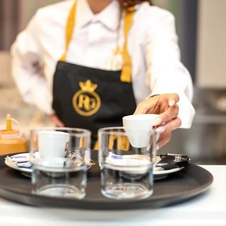 Regina Garden Hotel 4*