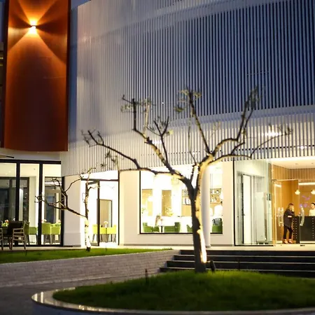 Regina Garden 4*