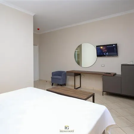 Regina Garden Hotell 4*
