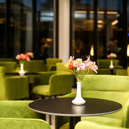Regina Garden Hotell 4*