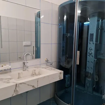 Regina Garden מלון 4*