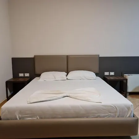 Regina Garden Hotel Vlorë