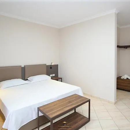 Regina Garden Hotell 4*