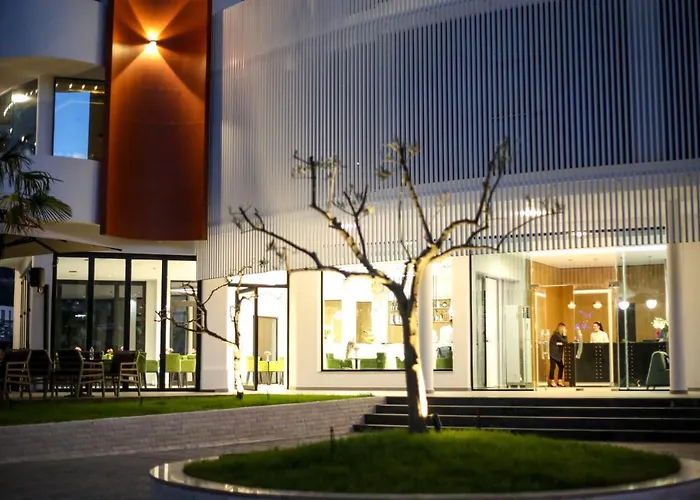 Regina Garden 4*