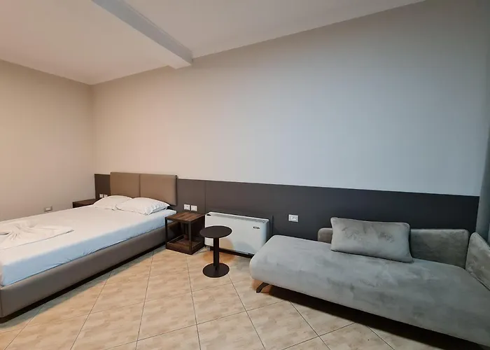 Regina Garden Hotel 4*